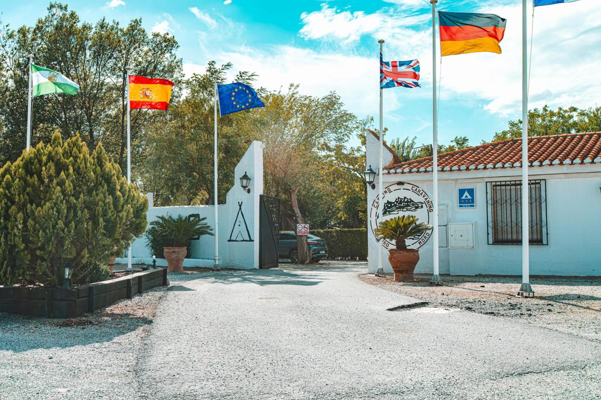 Otura Camping & Bungalows Suspiro Del Moro מראה חיצוני תמונה