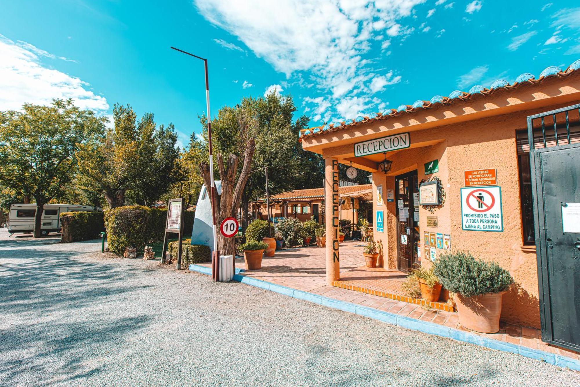 Otura Camping & Bungalows Suspiro Del Moro מראה חיצוני תמונה