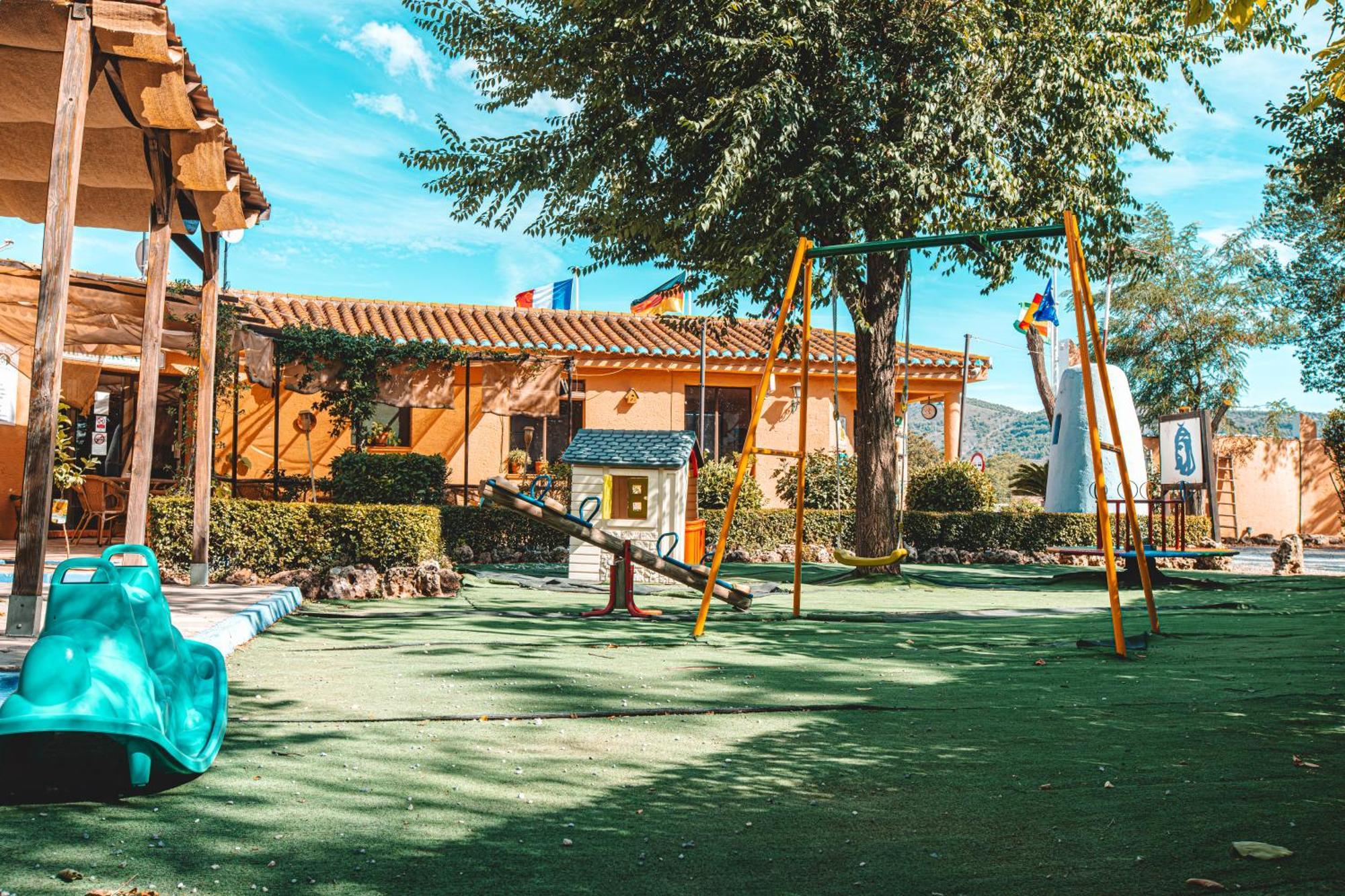 Otura Camping & Bungalows Suspiro Del Moro מראה חיצוני תמונה